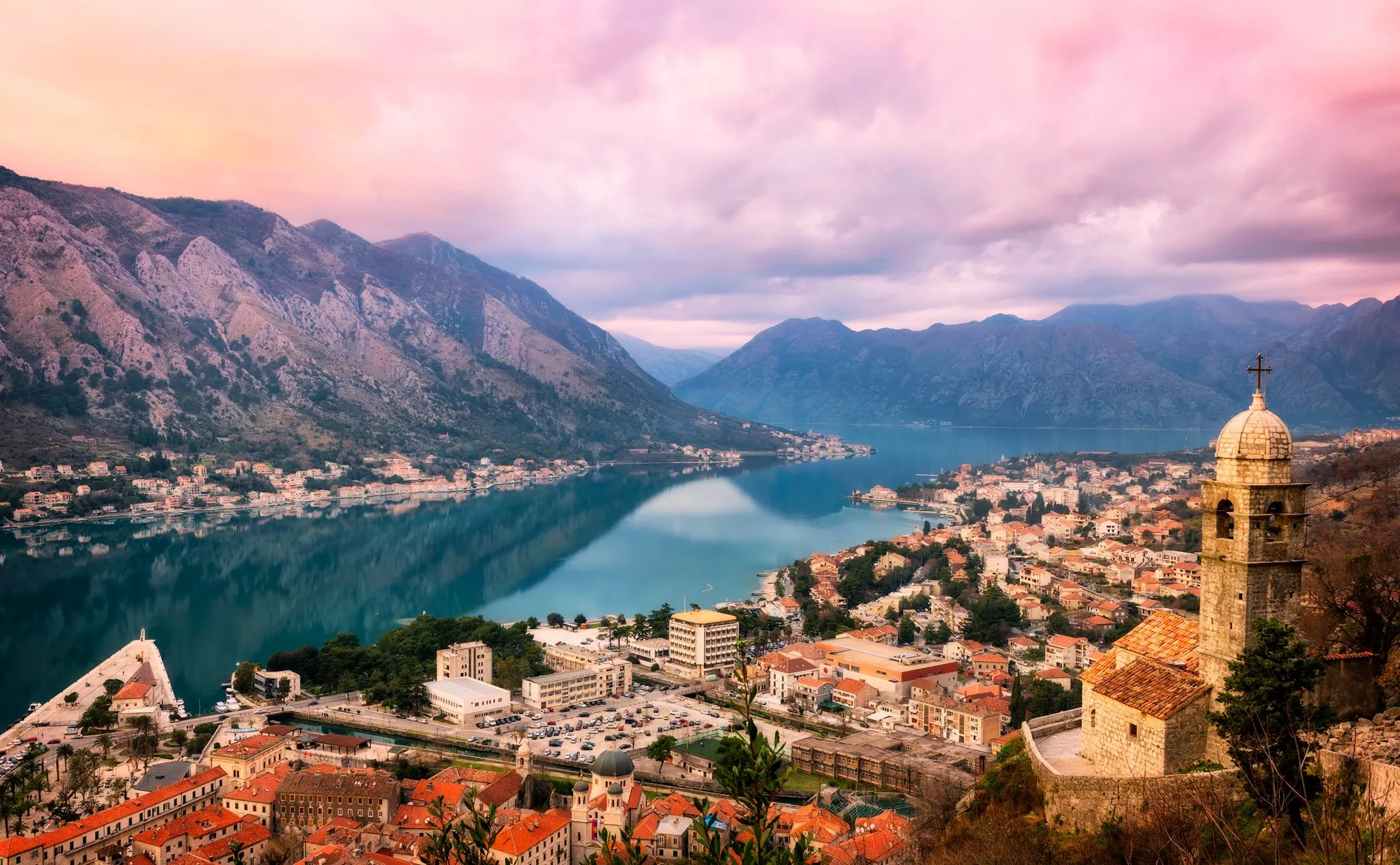 https://travelpoint.ba/uploads/articles/68f8f2ddcdb2cadf678a828b/images/1761145565966-Kotor-Bay-Sunset-Panorama-Montenegro-evening-2048x1266.webp