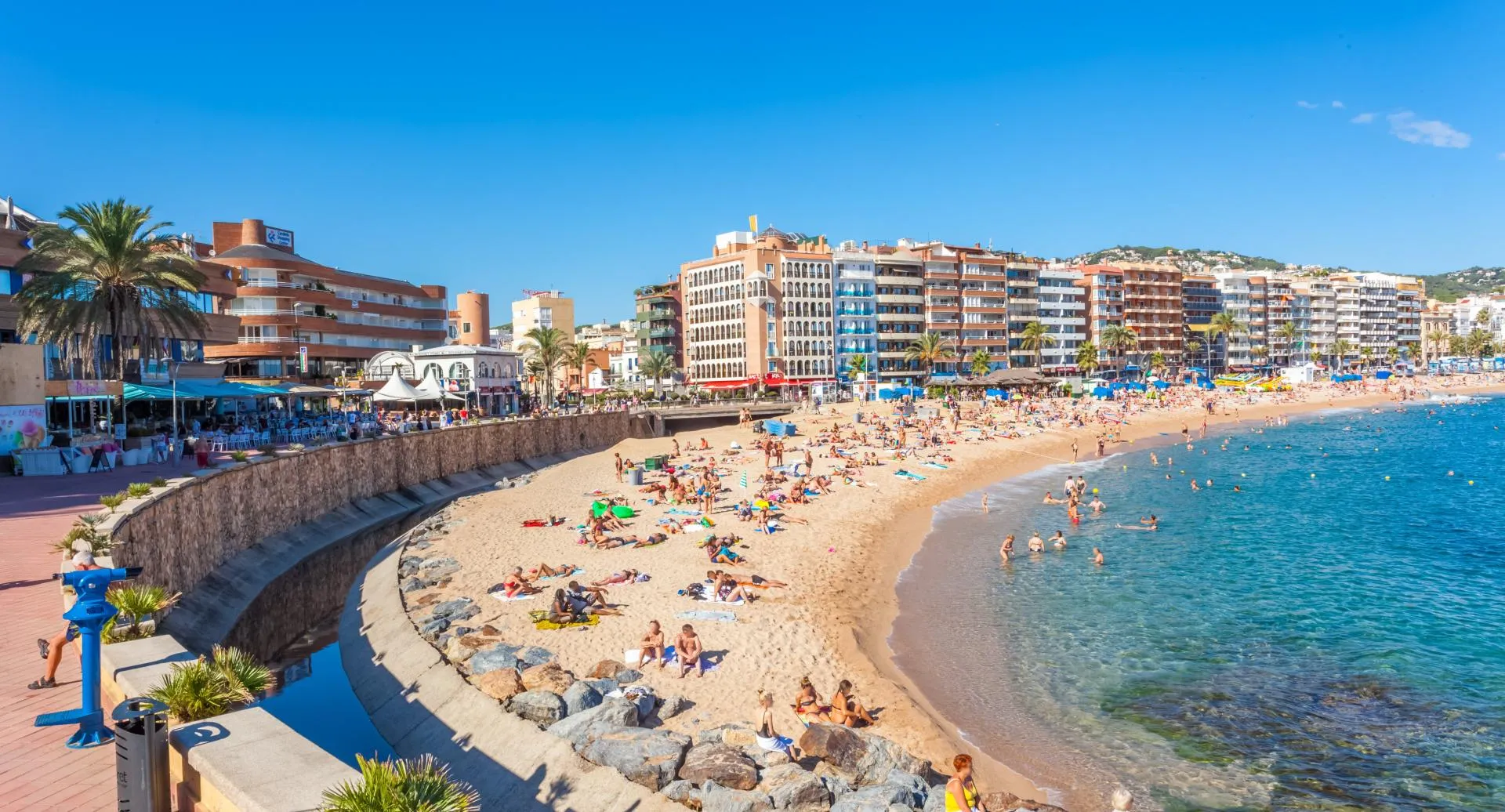 https://travelpoint.ba/uploads/articles/69849f85d6918a15346fbe68/images/1783976650526-playa-edificios-lloret-de-mar-almirall-apartaments-1676893672.webp