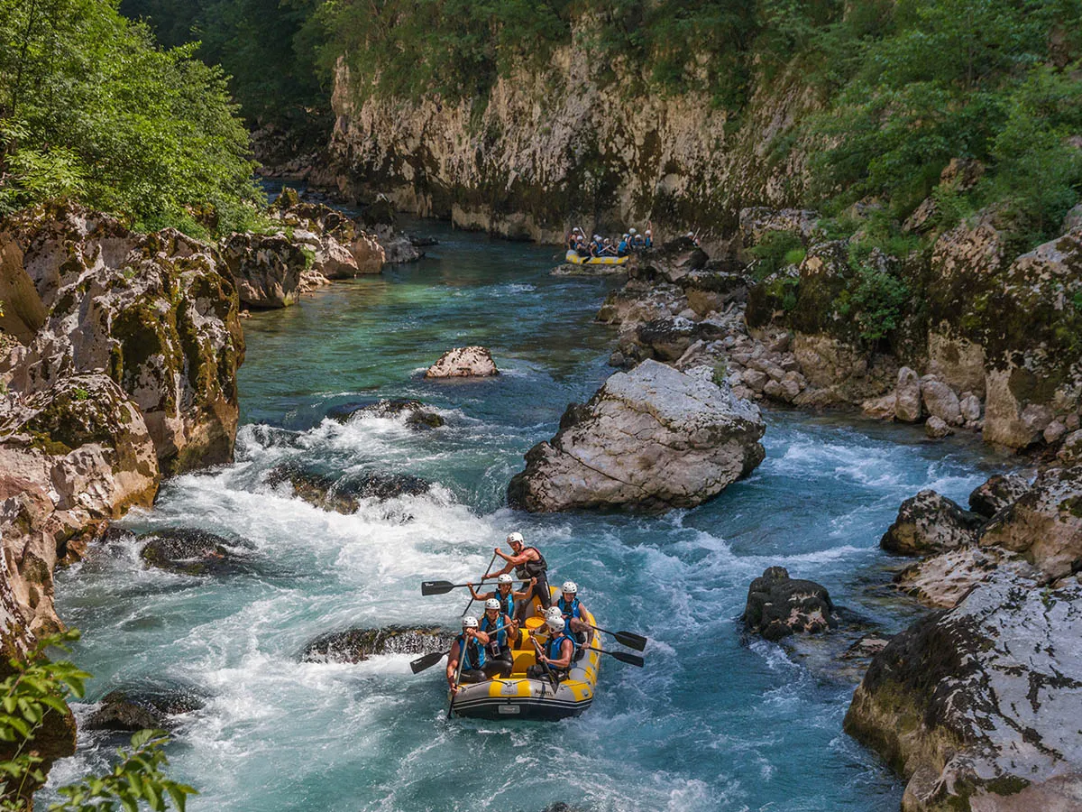 https://travelpoint.ba/uploads/articles/6989ec9a680e1bd91912f2cd/images/1770646682514-gal-rafting-4.webp